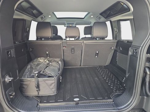 Used 2025 Land Rover Defender 110 S image 12