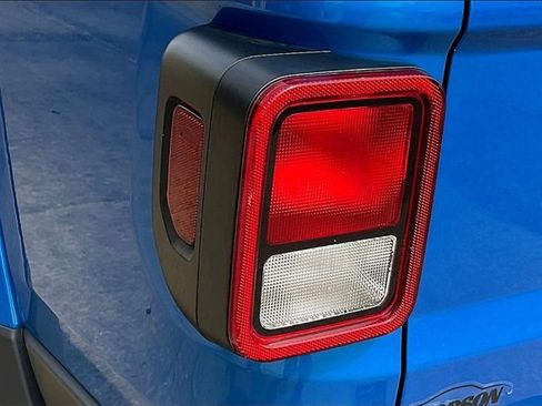 Used 2021 Jeep Gladiator Willys image 28