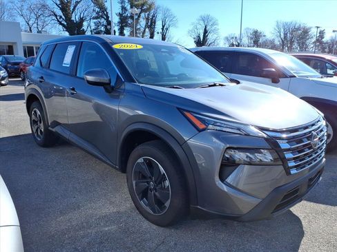 Used 2024 Nissan Rogue SV image 1