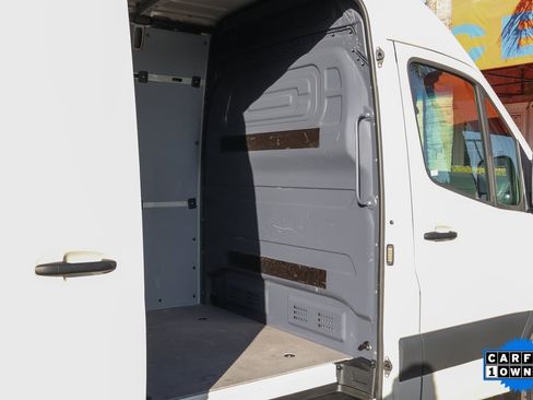 Used 2022 Mercedes-Benz Sprinter 2500 image 32