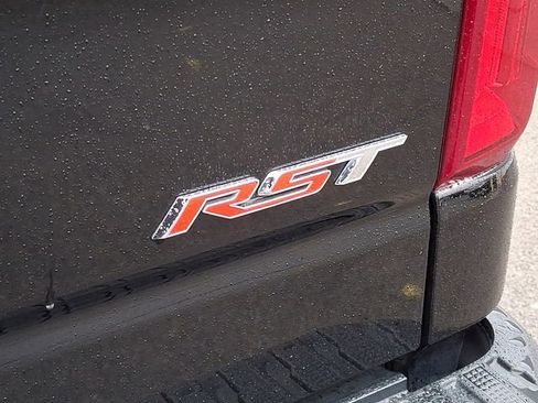 Used 2021 Chevrolet Silverado 1500 RST image 25