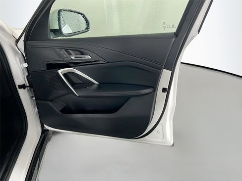 Used 2025 BMW X1 xDrive28i w/ Technology Package image 28