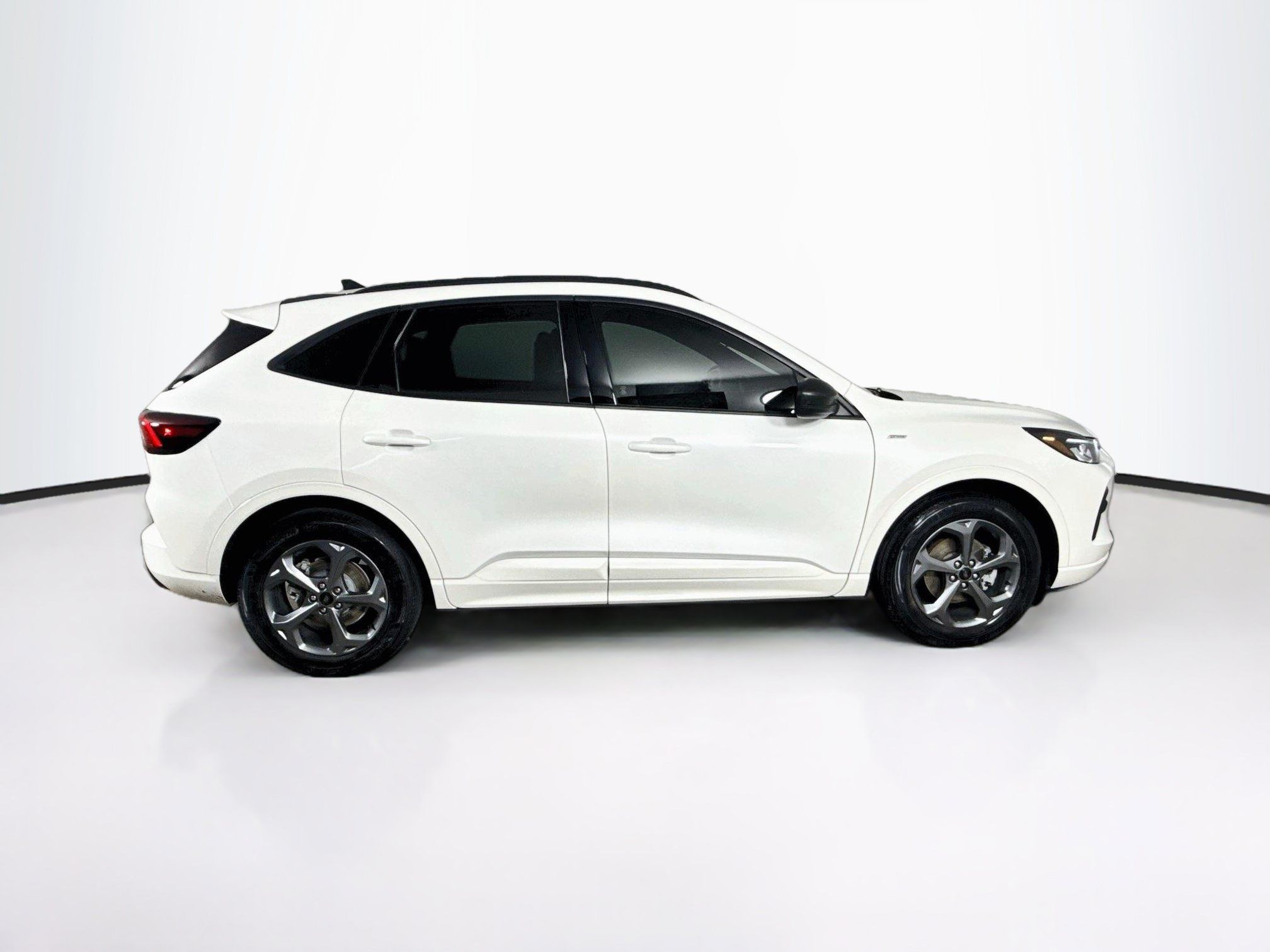 Used 2024 Ford Escape ST-Line w/ Tech Pack #1 FWD image 2
