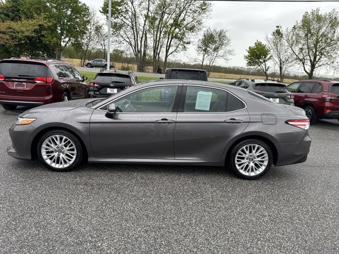 Used 2018 Toyota Camry XLE FWD image 26