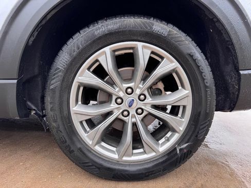 Used 2022 Ford Explorer Limited w/ Equipment Group 301A AWD/4WD image 28