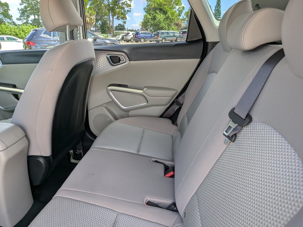 Certified 2025 Kia Soul LX w/ LX Technology Package FWD image 18