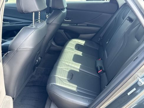 Used 2025 Hyundai Elantra Limited image 20