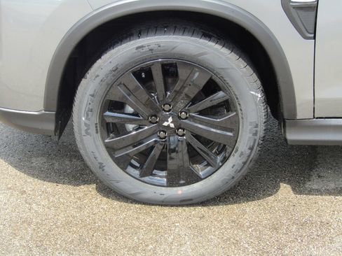 Used 2026 Mitsubishi Outlander Sport LE AWD/4WD image 4