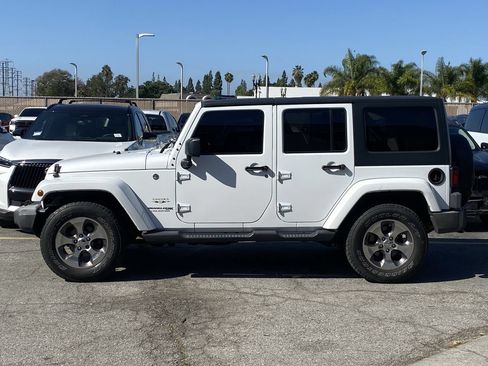 Used 2018 Jeep Wrangler Unlimited Sahara AWD/4WD image 3