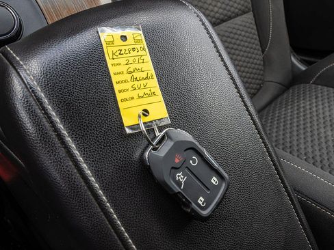 Used 2019 GMC Acadia SLE FWD image 33