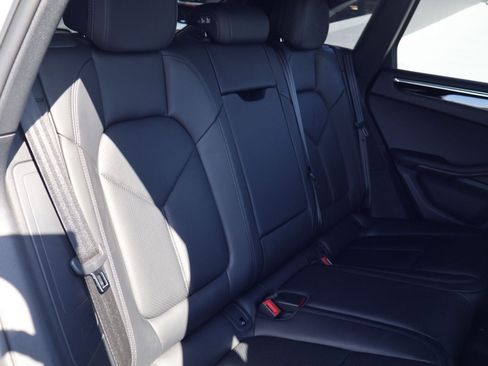 Certified 2026 Porsche Macan AWD/4WD image 23
