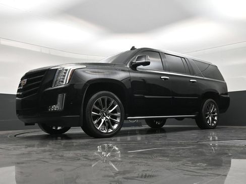 Used 2020 Cadillac Escalade ESV Luxury w/ Escalade Sport Edition RWD image 19