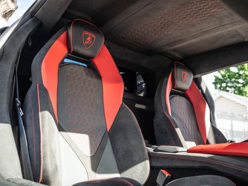 Used 2024 Lamborghini Revuelto AWD/4WD image 48