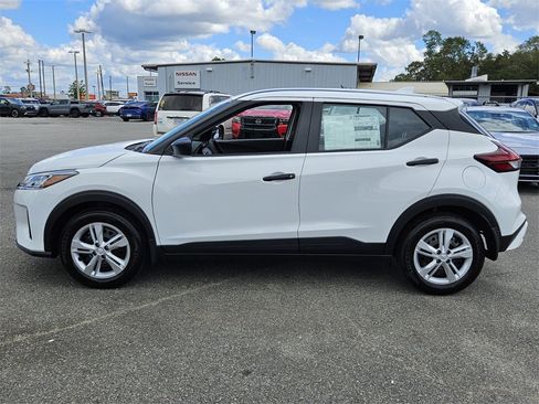 New 2025 Nissan Kicks Play S image 2