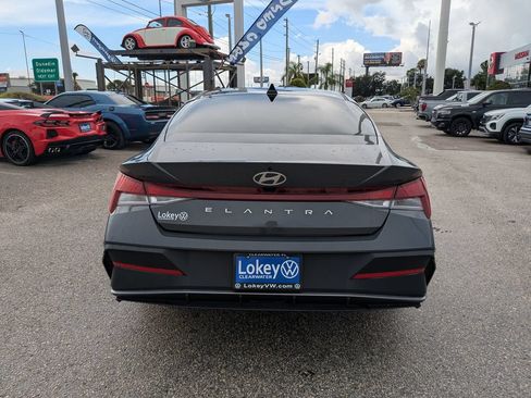 Used 2024 Hyundai Elantra SEL FWD image 5