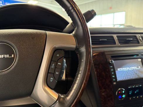 Used 2014 GMC Yukon XL Denali AWD/4WD image 17