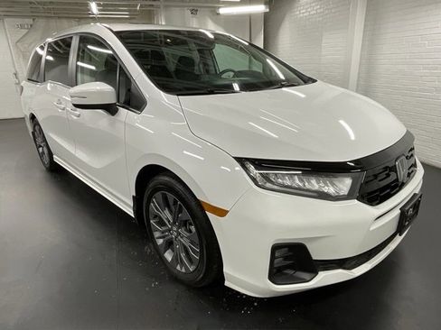 Certified 2025 Honda Odyssey Touring image 7