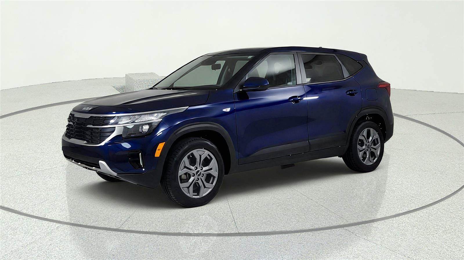 Used 2025 Kia Seltos LX AWD/4WD image 3