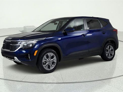 Used 2025 Kia Seltos LX AWD/4WD image 3