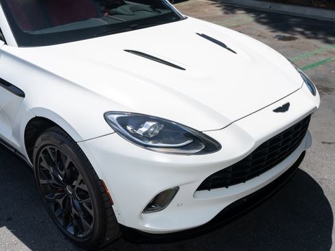 Used 2023 Aston Martin DBX AWD/4WD image 9