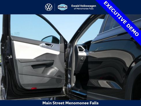 New 2025 Volkswagen Taos SE image 27