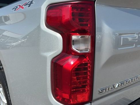 Used 2022 Chevrolet Silverado 1500 LT AWD/4WD image 27