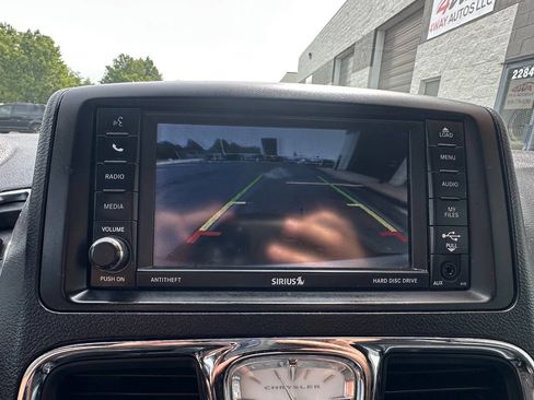 Used 2015 Chrysler Town & Country S FWD image 15
