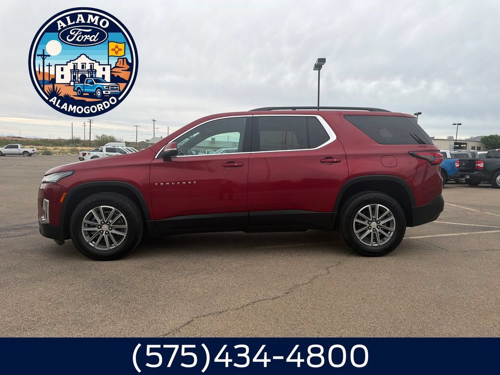 Used 2023 Chevrolet Traverse LT AWD/4WD image 2