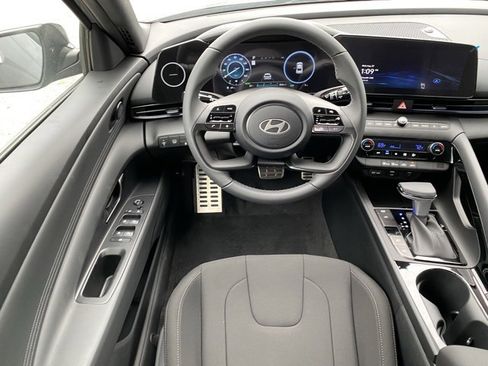 New 2025 Hyundai Elantra SEL image 26