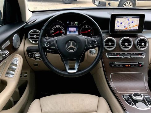 Used 2019 Mercedes-Benz GLC 350e 4MATIC w/ Premium Package image 5