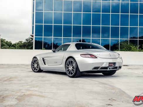 Used 2011 Mercedes-Benz SLS AMG Coupe image 21