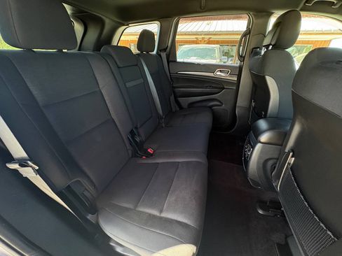 Used 2017 Jeep Grand Cherokee Laredo w/ Quick Order Package 23E AWD/4WD image 39