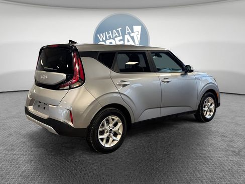 Certified 2023 Kia Soul LX w/ LX Technology Package FWD image 3