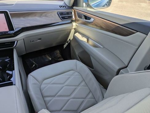 New 2026 Volkswagen Atlas SE FWD image 18