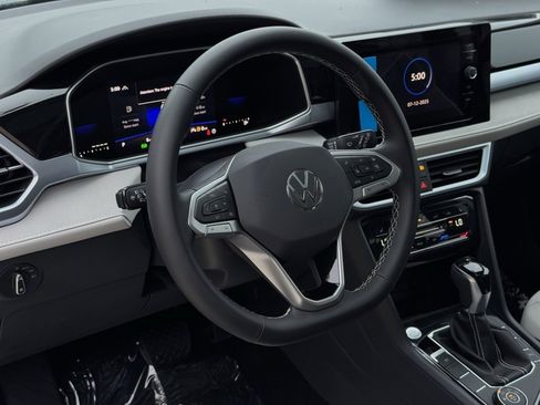 New 2025 Volkswagen Taos SE image 18