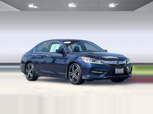 Used 2017 Honda Accord Sport image 7