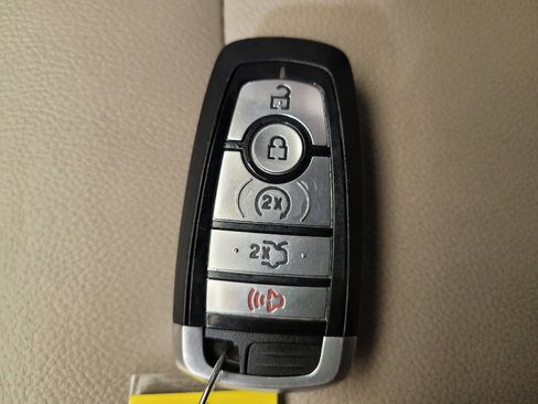 Used 2018 Ford Explorer XLT w/ Equipment Group 202A image 32