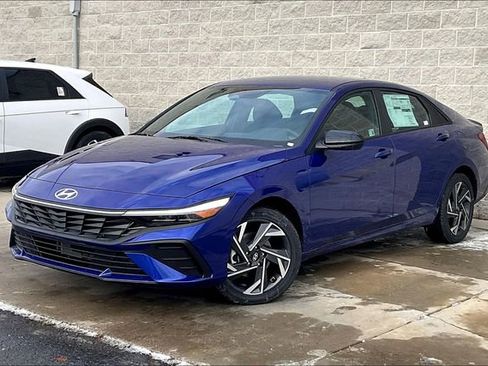 New 2025 Hyundai Elantra SEL image 2