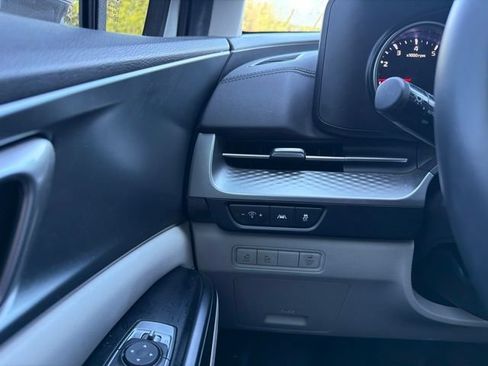 Used 2024 Kia Carnival LX FWD image 12
