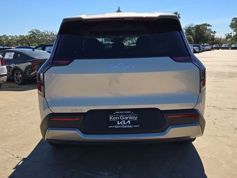 New 2026 Kia EV9 Light RWD image 7