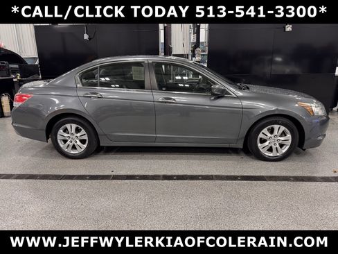Used 2010 Honda Accord LX-P image 2