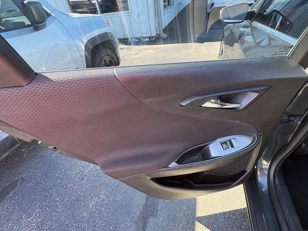 Used 2017 Chevrolet Malibu LT FWD image 12