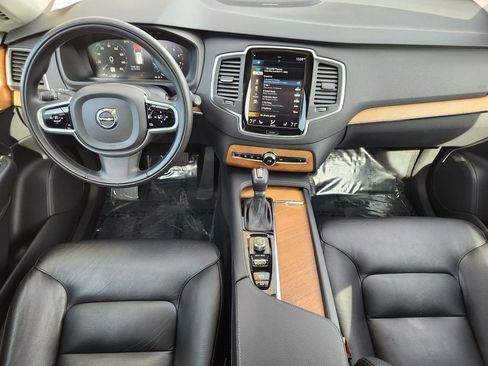 Used 2021 Volvo XC90 T6 Momentum w/ Climate Package image 14