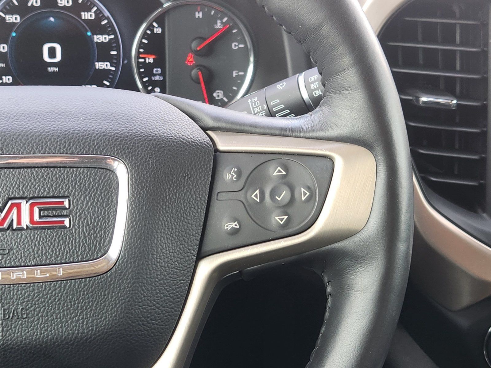 Used 2017 GMC Acadia Denali w/ Technology Package AWD/4WD image 32