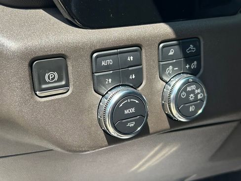 Used 2022 GMC Sierra 1500 SLT AWD/4WD image 29