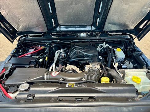 Used 2017 Jeep Wrangler Sport AWD/4WD image 21