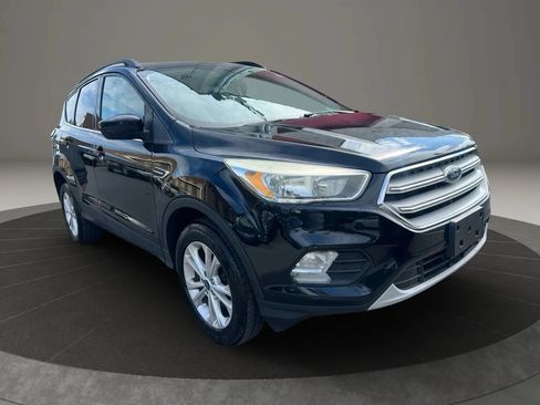 Used 2018 Ford Escape SE w/ SE Sync 3 Package AWD/4WD image 3