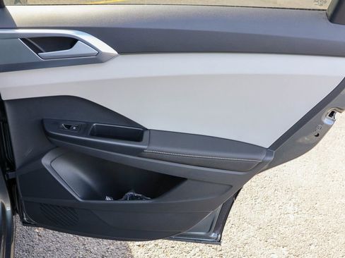 New 2025 Volkswagen Taos SE image 37