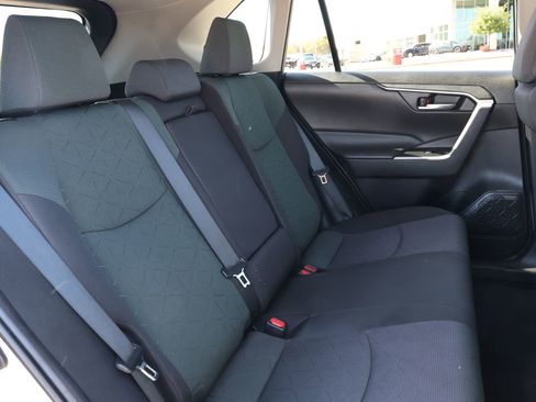 Used 2024 Toyota RAV4 XLE image 31