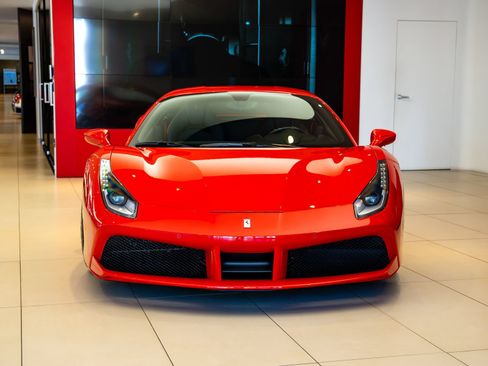 Used 2019 Ferrari 488 GTB RWD image 2